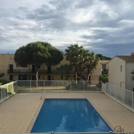 Tres Proche Naturiste, Chic, Piscine Apartman *