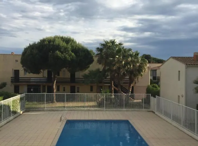 Tres Proche Naturiste, Chic, Piscine דירה *